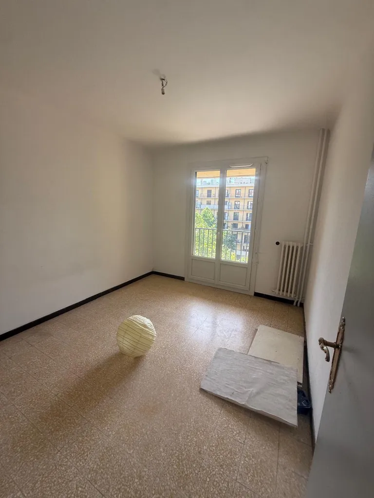 Pièces - Appartement T3 avec Balcon à Av des Belges