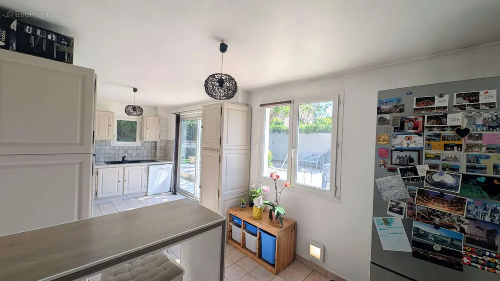 Cuisine - Maison Charmante avec Piscine à Luynes