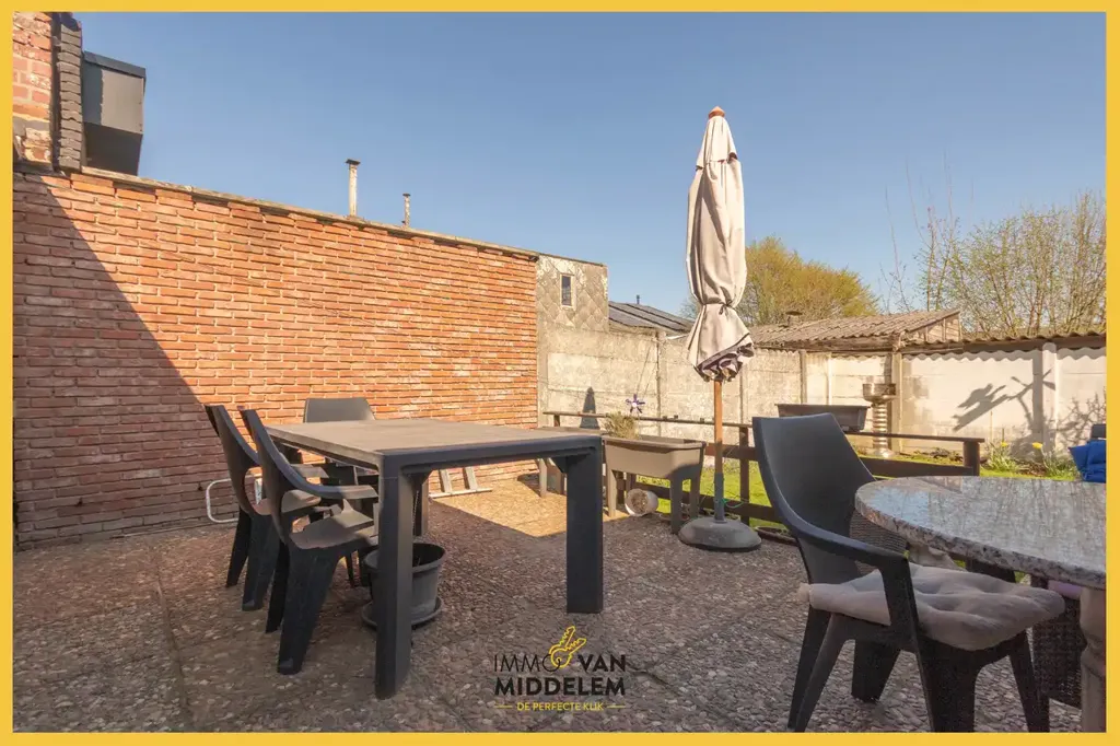 Terrasse - Appartement avec 3 Chambres et Zolder Inconstructible à Proximité des Transports