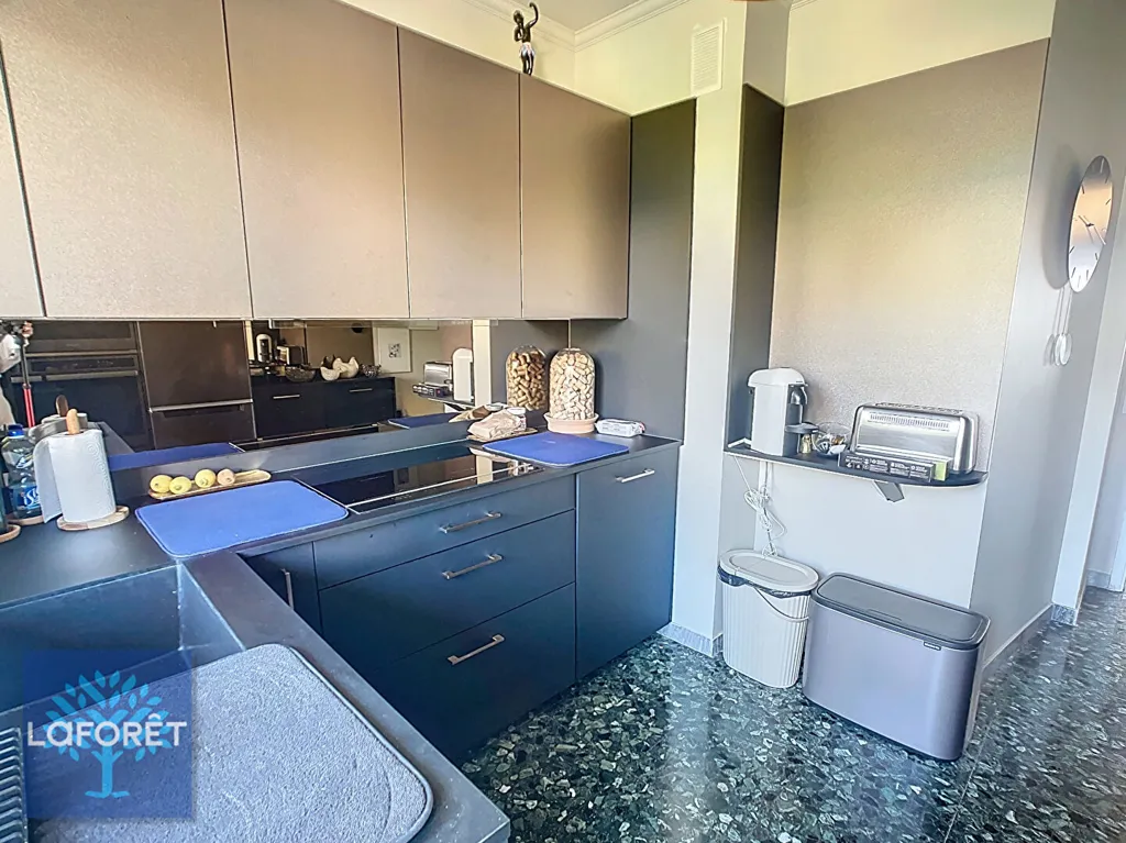 Köök - Renovated 2-Bed Apartment with Sea View in Cannes