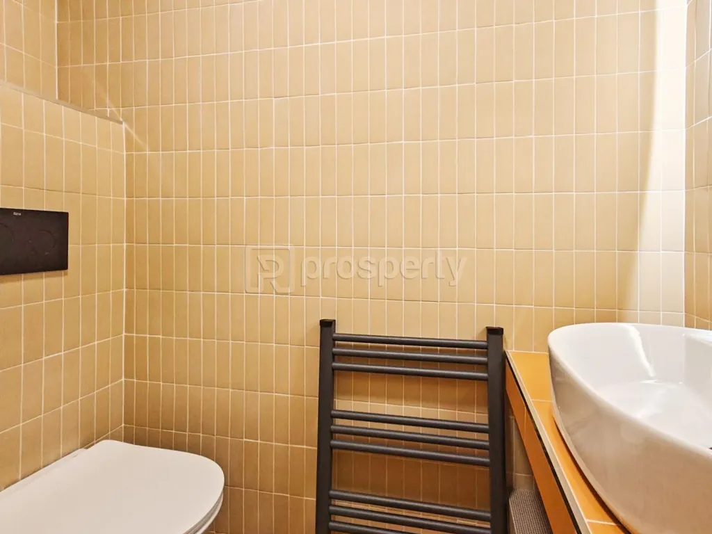 Salles de bain - Fully Renovated Apartment with City View in Kypseli