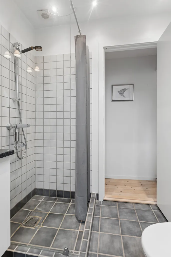 Bagni - Characterful Flat with Large Windows in Fredensborg