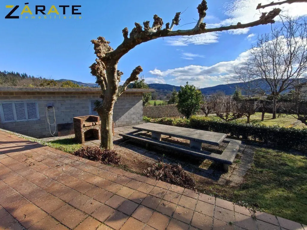 Terrass - 10-Room House with Pool in Larrabetzu