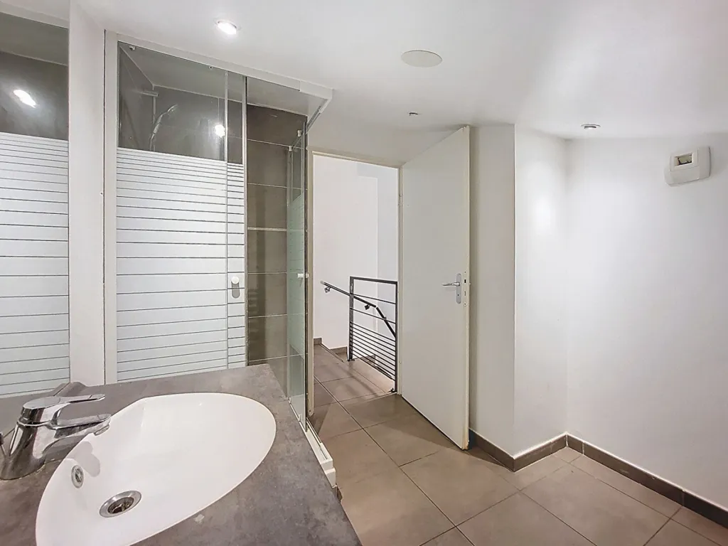 Vannitoad - Modern Flat with Open-Plan Kitchen in Hyères Centre