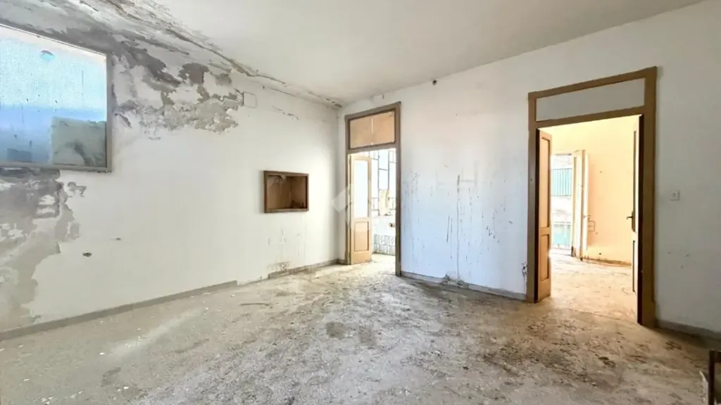 Pièces - Period Flat with Balcony in Cosenza Centre