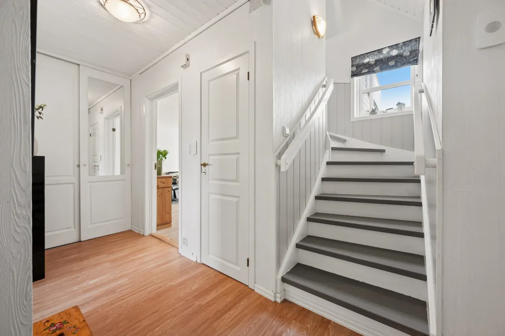 Entrée - Three-Storey Townhouse with Sea View in Sola