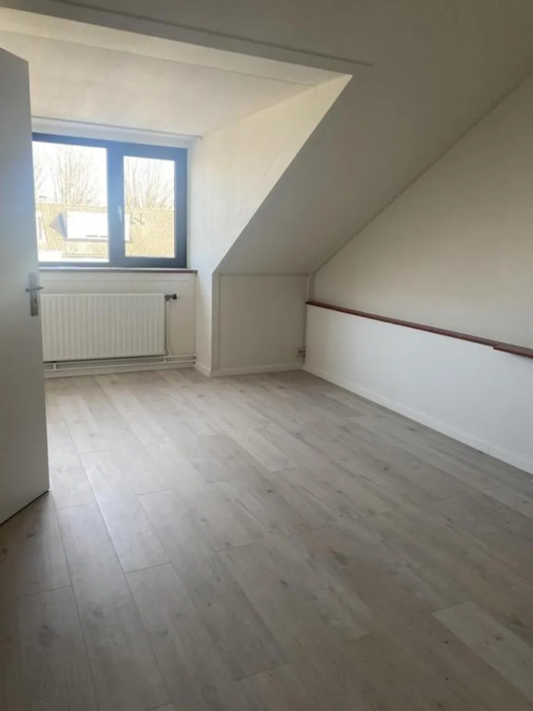 Toad - Corner House with Backyard in Almere-Stad
