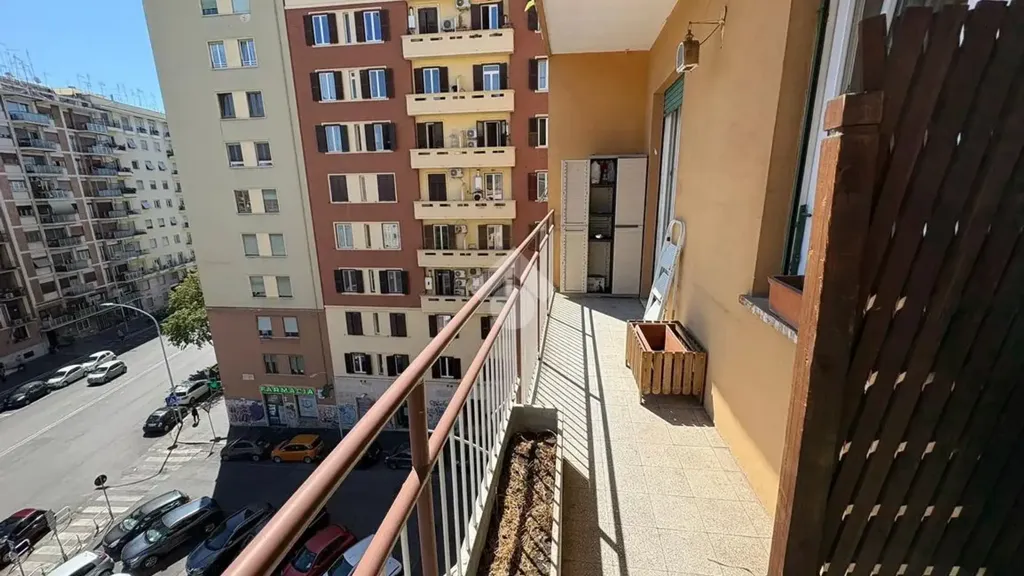 Balcon - 3-Bedroom Apartment with Balcony in Rome