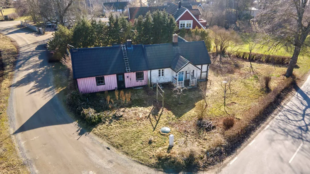 Vue aérienne - Artist's Atelier with Renovation Potential in Ripa