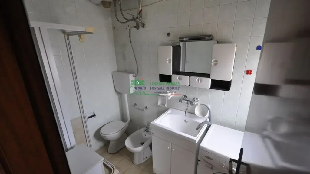 Salles de bain - Apartment with Perimeter Balcony in Ragusa