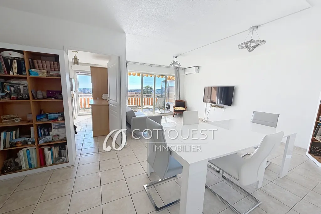 Dining Room - 2-Bedroom Apartment with Sea View in Nice Ouest