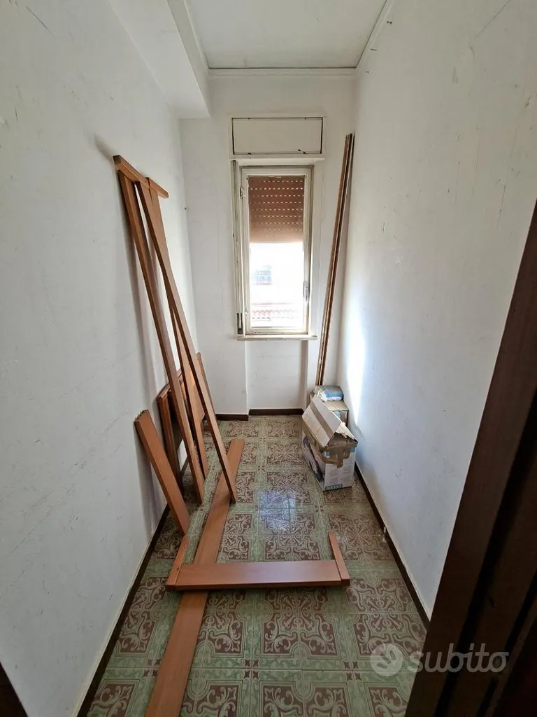 Rooms - Bright 5-Room Apartment with Balcony in Palermo