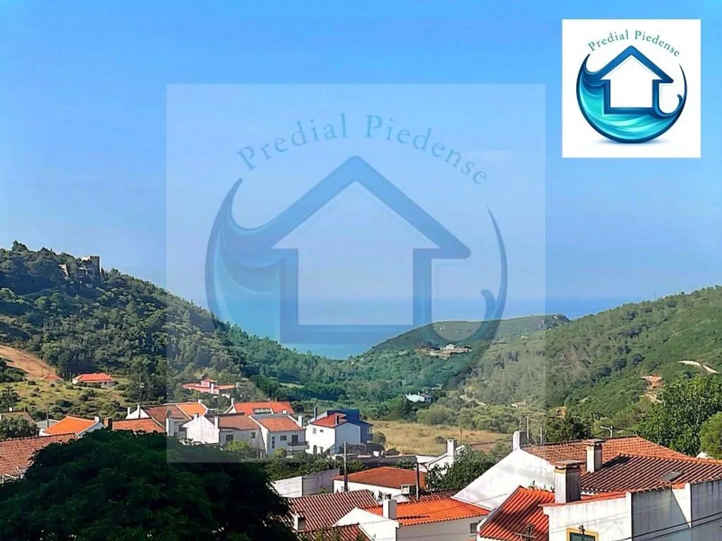 Luxury 3-Bed Flat with Terrace in Castelo, Sesimbra