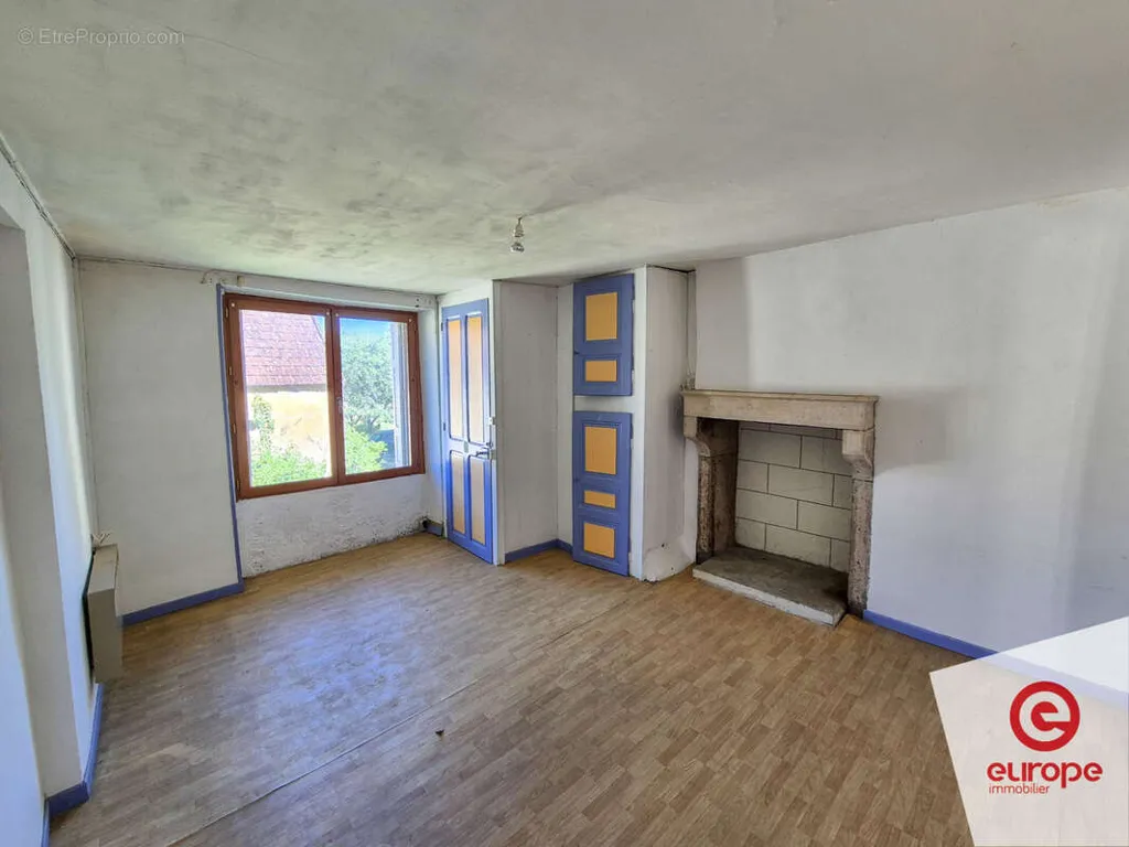 Stanze - Two-Unit House with Garden in Dornecy