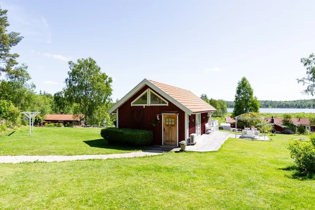 Giardino - Holiday Home with Lake View in Jönköping