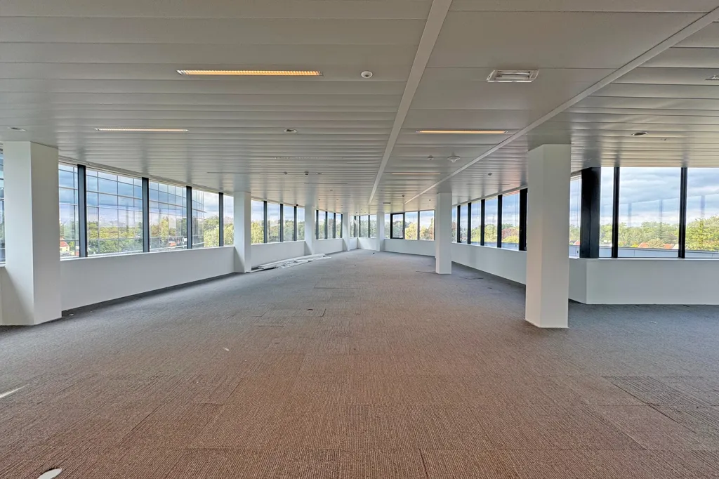 Bureau - Espace de Bureau Moderne avec Vue sur l'Autoroute à Erembodegem