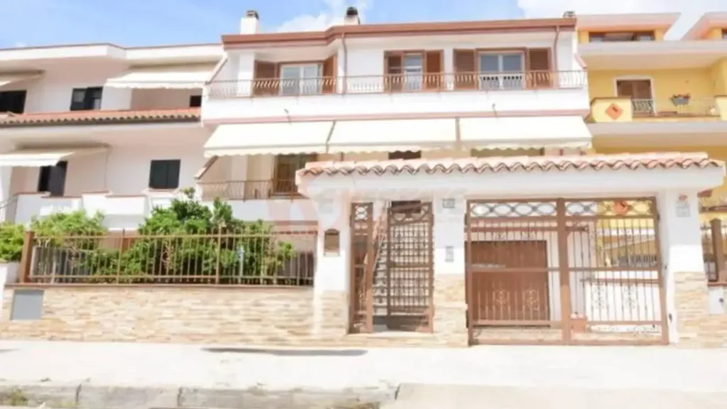 Välivaade - Terraced Villa with Solar Panels in Nuoro