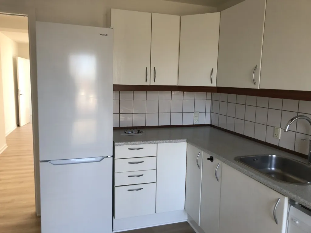 Köök - Three-Room Apartment with Balcony in Ringe
