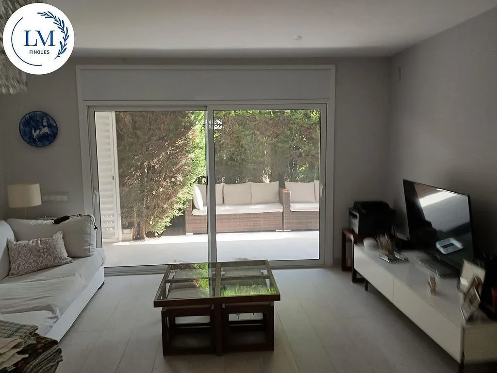 Séjour - Ground Floor Flat with Garden in Ribes Roges
