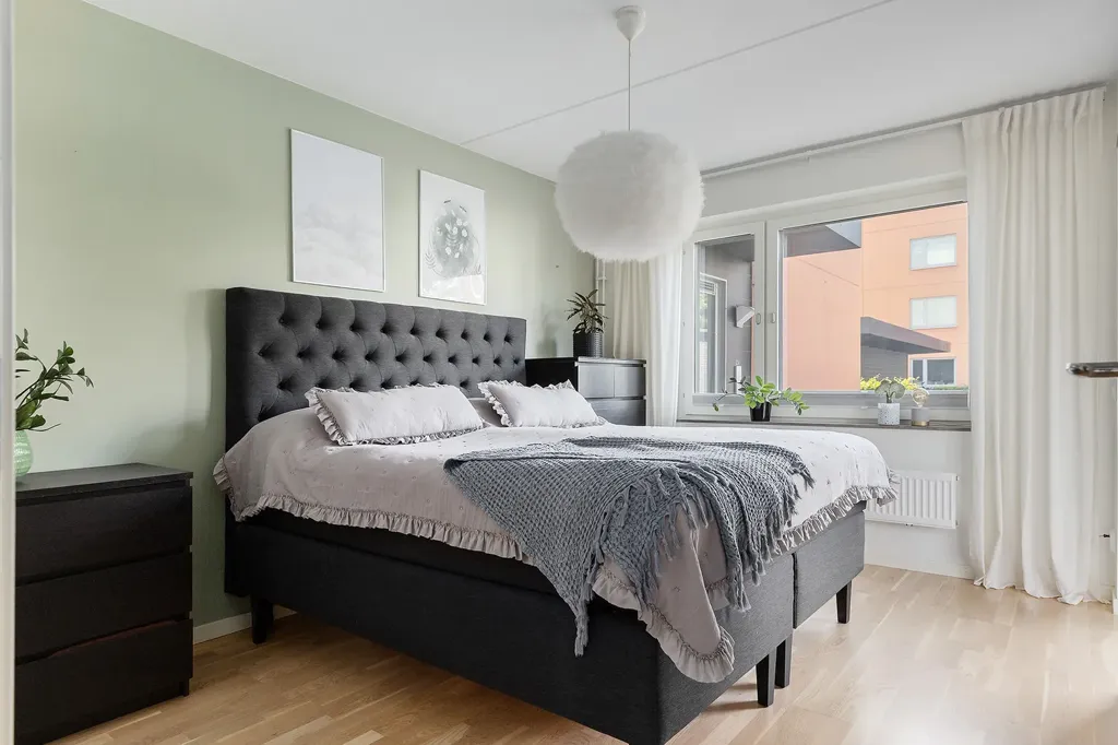 Chambres - Spacious Three-Bedroom Flat with Garden in Björkris