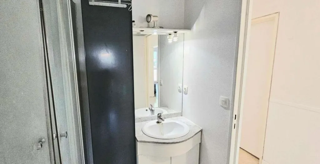 Salles de bain - Appartement avec Balcon au Centre de Gaillon