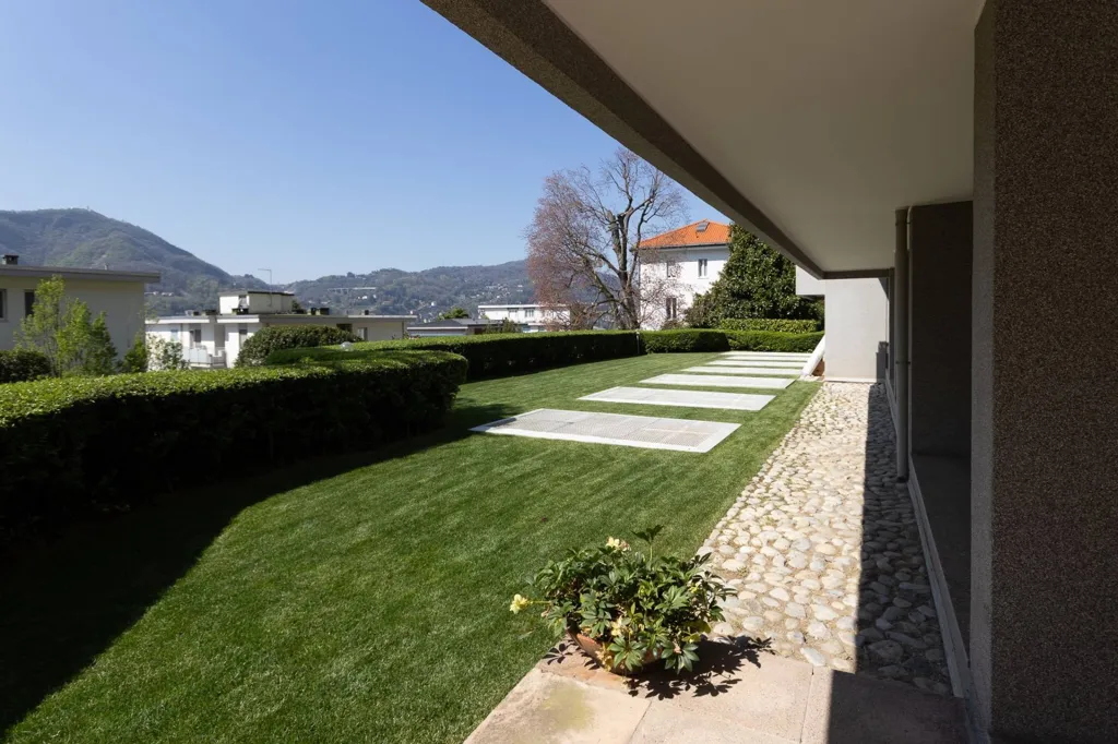 Giardino - 4-Room Apartment with Lake View in Como