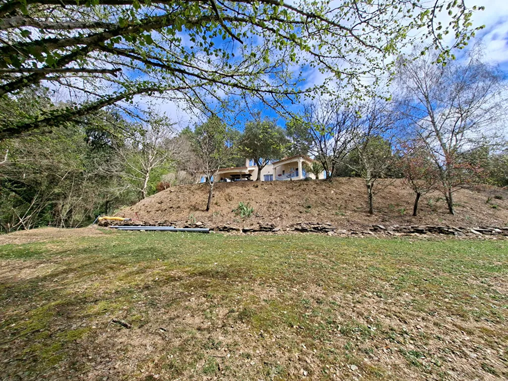 Jardin - Villa Contemporaine avec Vue Dégagée à Sénéchas
