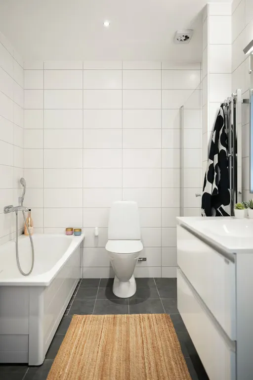 Vannitoad - Corner Townhouse with Balcony in Egna Hem