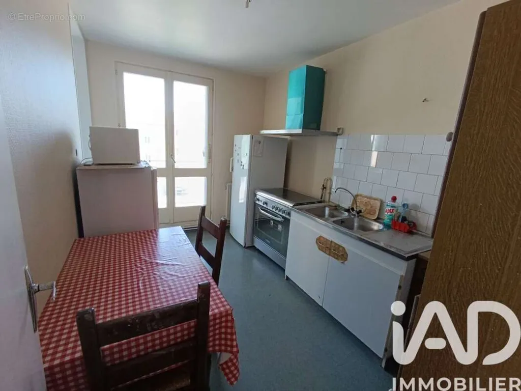 Cuisine - Appartement à Rénover avec Balcon à Nouzonville