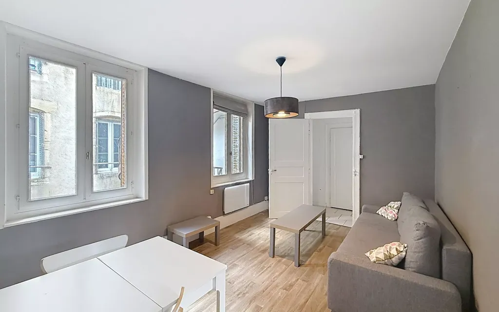 Séjour - Appartement Rénové au Centre de Nancy