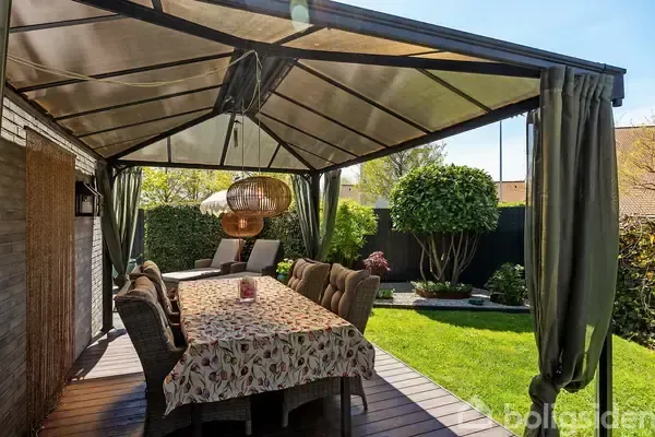 Terrasse - Modern End-Terrace House in Mørdrup