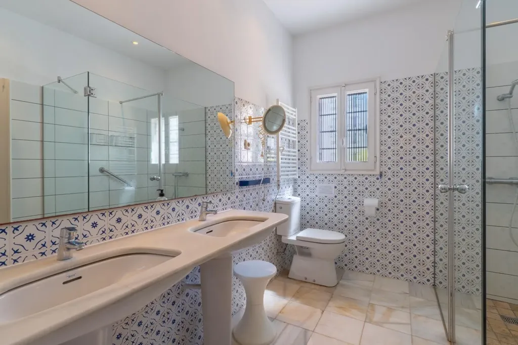 Salles de bain - Mediterranean Villa with Pool in Pla del Mar