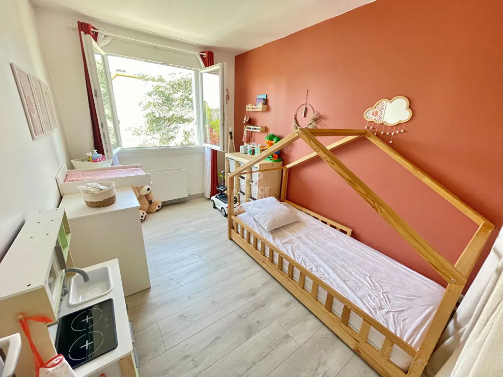 Magamistoad - 3-Bedroom Flat with Balcony in Poissy