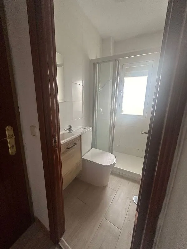Vannitoad - 1-Bedroom Flat with Balcony in Carabanchel