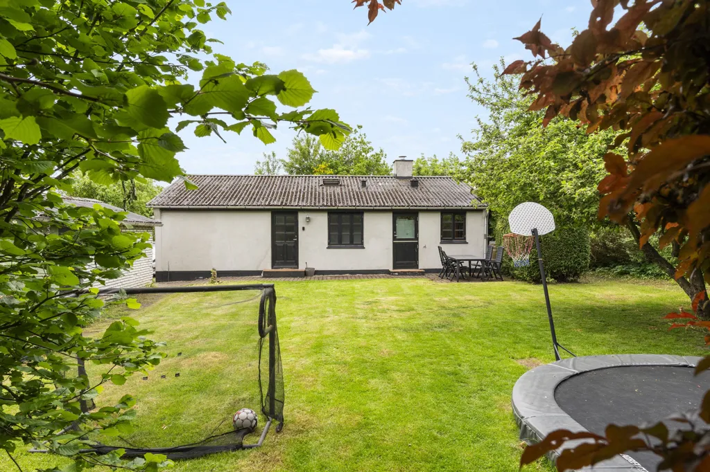 Garden - Fenced Detached Villa in Bagsværd
