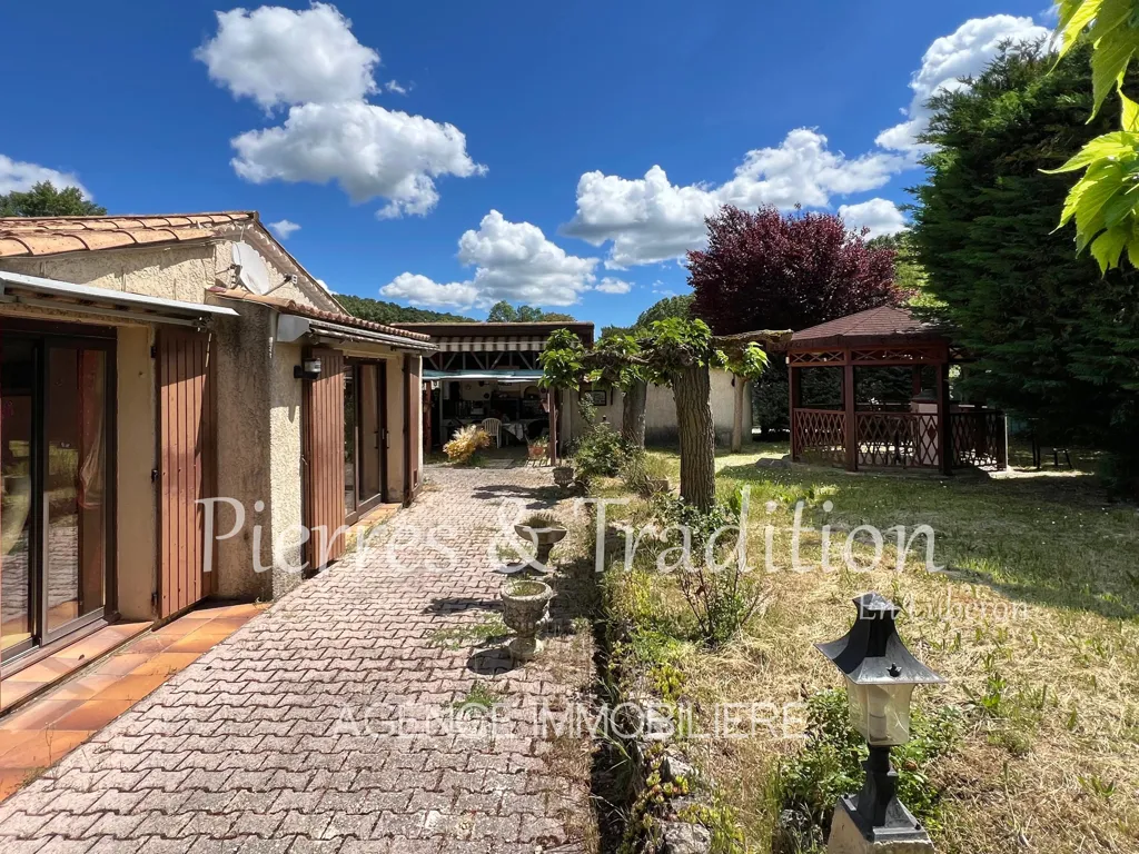Terrass - Ground Floor House with Garden in Céreste