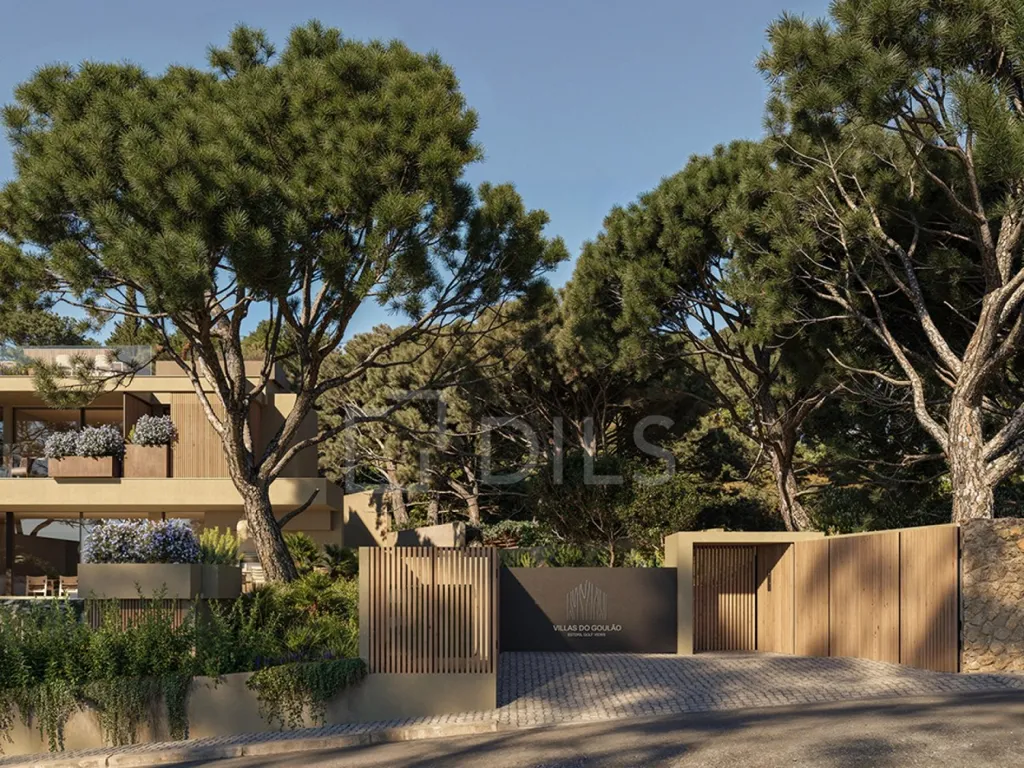 Contemporary Villa with Pool in Estoril