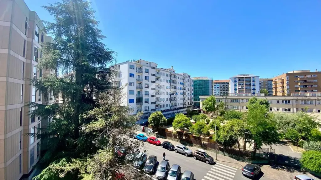 Balcone - Bright Triplex with Balcony in Rome