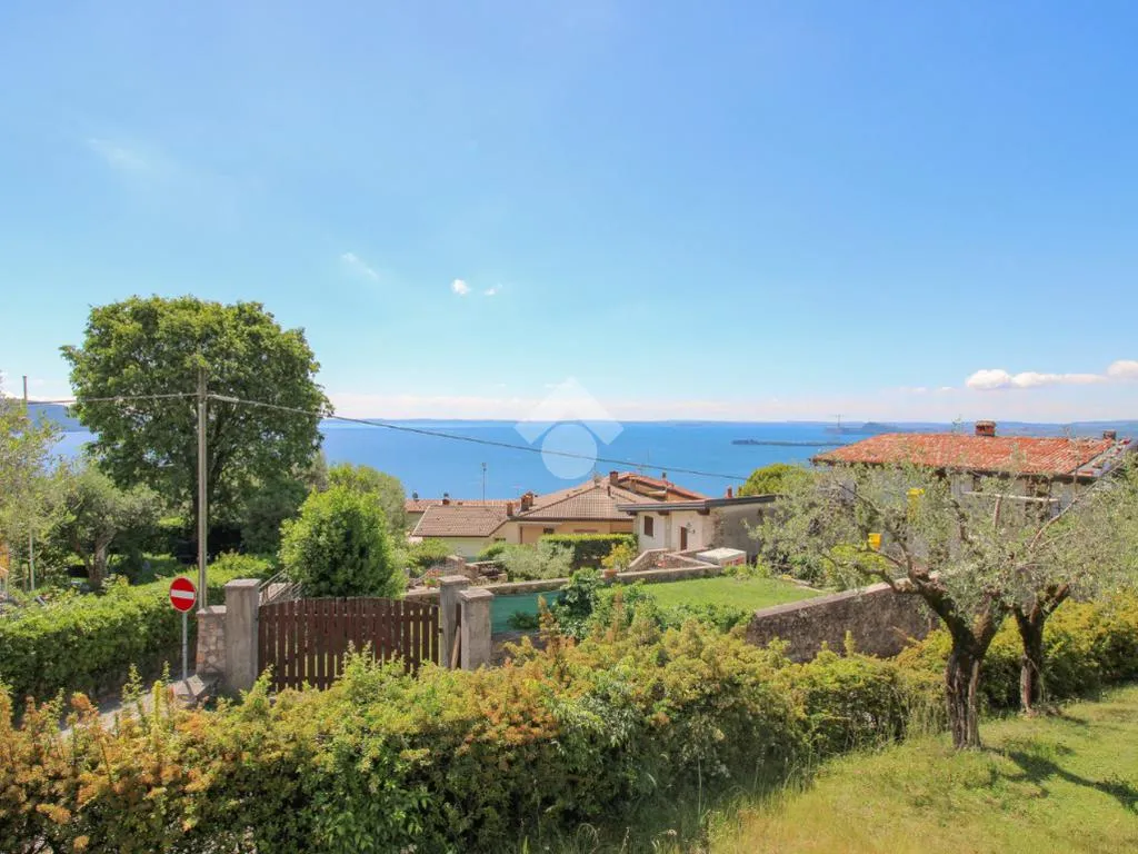 Jardin - Twin-Storey Apartment with Lake View in Vigole