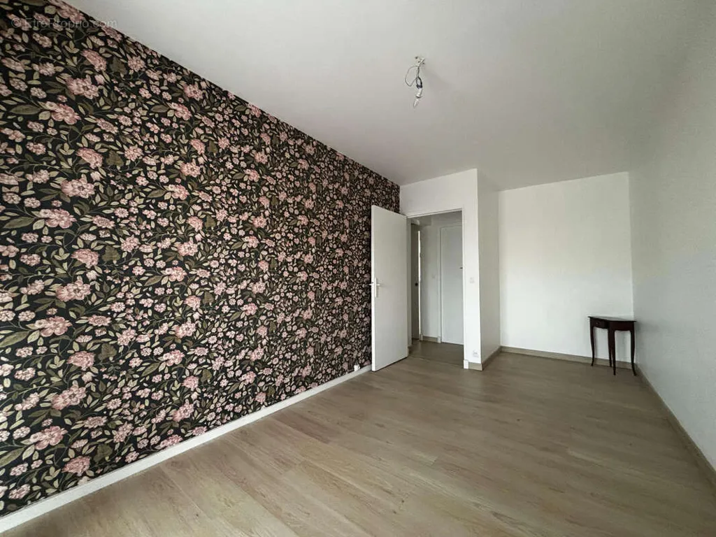 Pièces - Appartement Refait à Neuf avec Balcons au Centre-Sud d'Aulnay-sous-Bois
