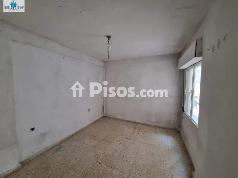 Pièces - Spacious Flat with Garden Access in Ensanche-Franciscanos