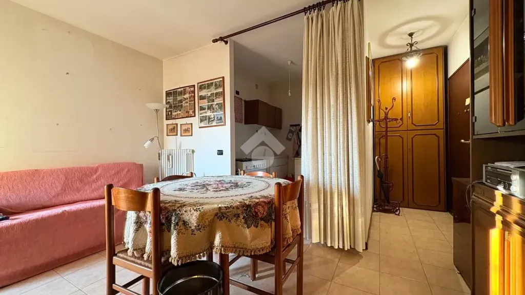 Elutuba - Balcony Flat in Suzzara
