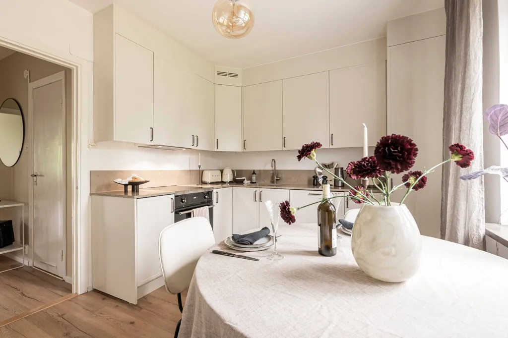 Sala da pranzo - Renovated Flat with Balcony in Västerås