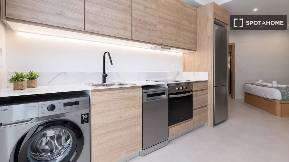 Cuisine - Studio with Air Conditioning in Nou Moles, Valencia