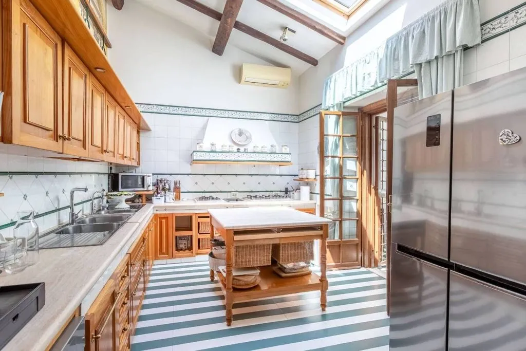 Cuisine - Luxury Villa with Pool in Largo Dell' Olgiata, Rome