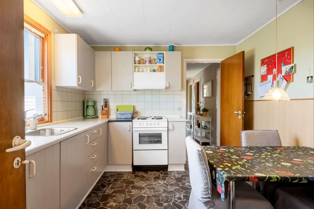 Cuisine - Fenced Villa with Garden in Hårlev