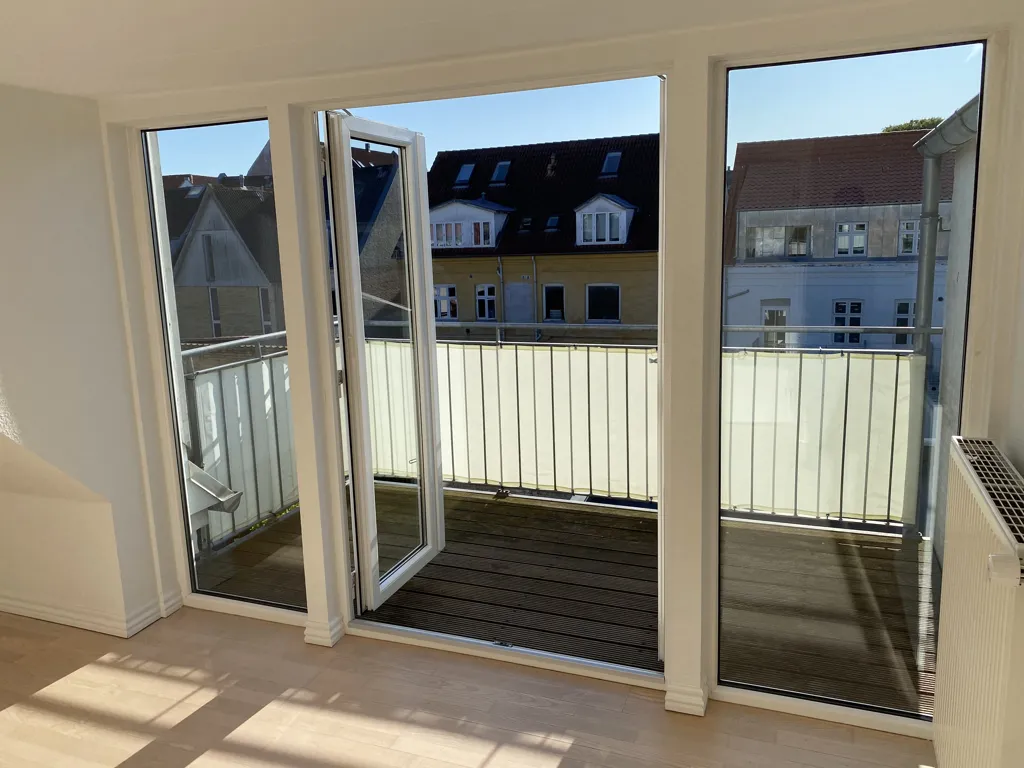 Balcon - Renovated 2-Bedroom Apartment in Aalborg