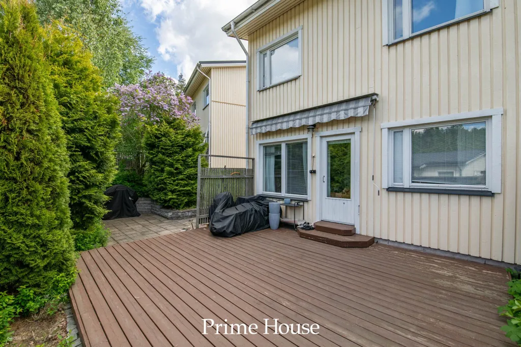 Terrasse - Spacious Flat with Sauna in Latokaski, Espoo