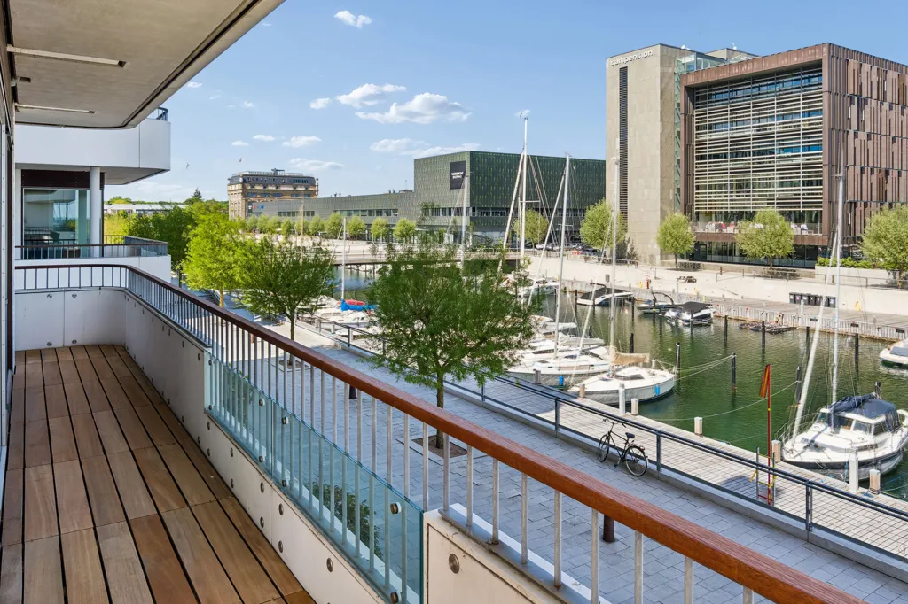Terrazza - Funkis Apartment with Waterfront Access in Hellerup