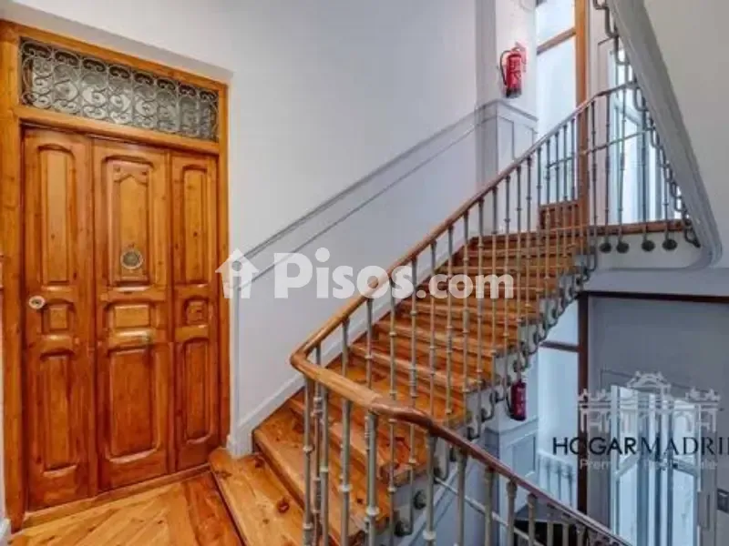 Pièces - Classic Apartment with Balconies in Jerónimos